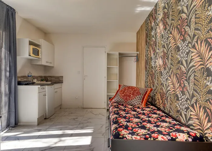 Studio Poussan 公寓 *